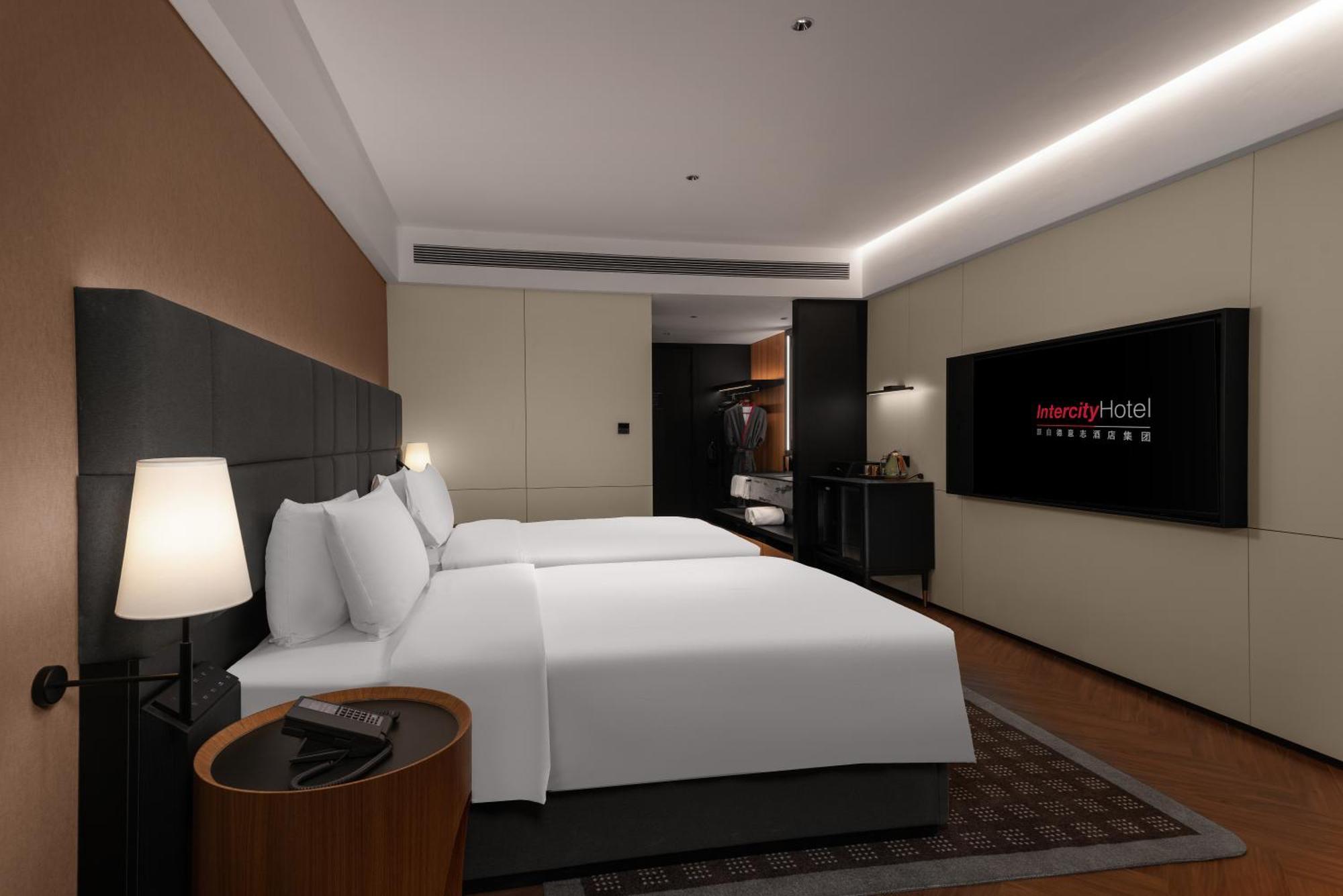 Intercity Hotel Guangzhou South Railway Station - Free Minibar Including Erdinger Weissbier 外观 照片